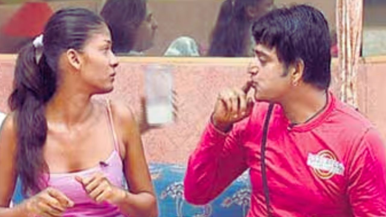 मीम्स का शहंशाह: माइक्रोफोन चबाया, छत से लगाई छलांग... कौन है Bigg Boss हिस्ट्री का वो अनस्टॉपेबल कंटेस्टेंट? मीम्स का शहंशाह: माइक्रोफोन चबाया, छत से लगाई छलांग... कौन है Bigg Boss हिस्ट्री का वो अनस्टॉपेबल कंटेस्टेंट?