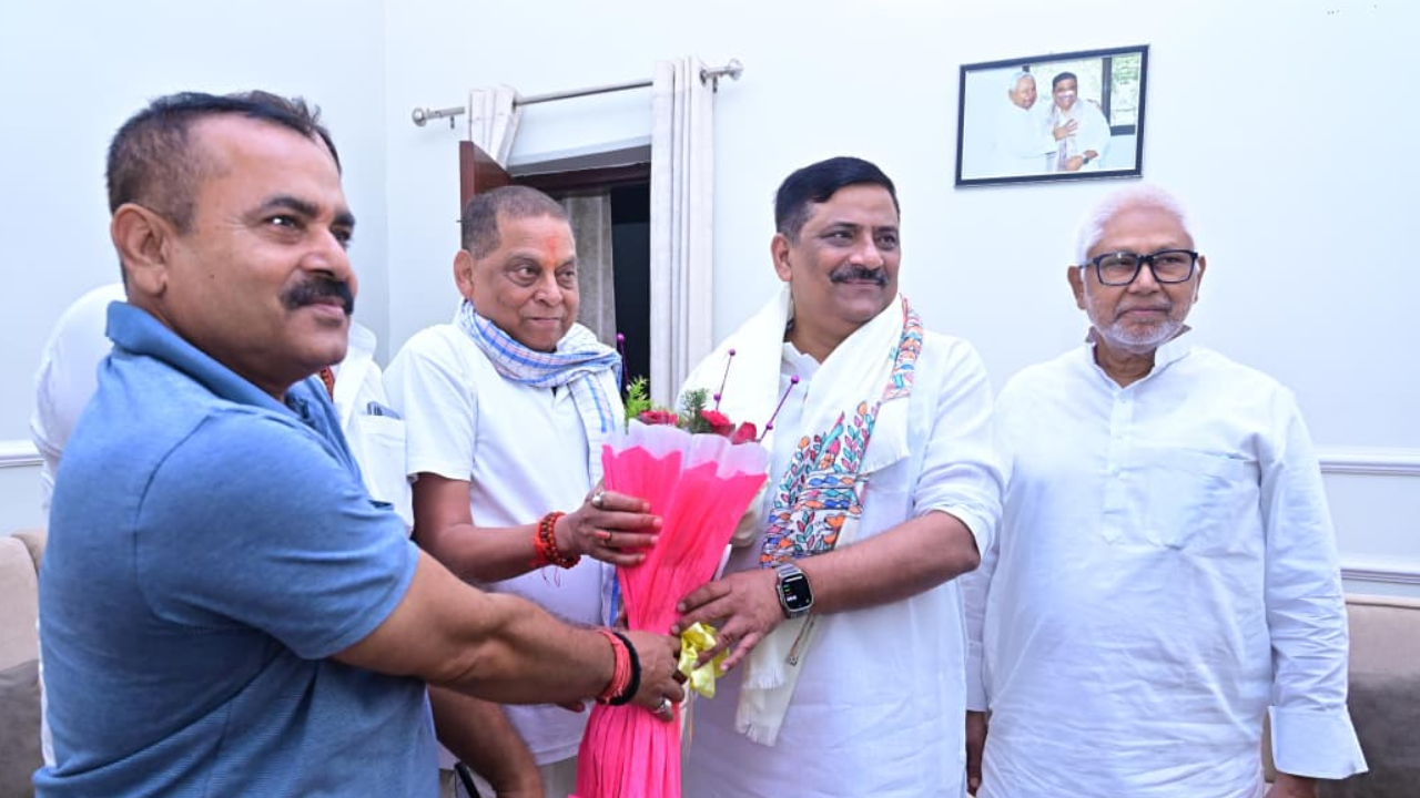 JDU में उठा तूफान थमने का नाम नहीं ले रहा: नीरज कुमार ने कहा- ललन सिंह से आशीर्वाद लेने का सवाल ही पैदा नहीं होता JDU में उठा तूफान थमने का नाम नहीं ले रहा: नीरज कुमार ने कहा- ललन सिंह से आशीर्वाद लेने का सवाल ही पैदा नहीं होता