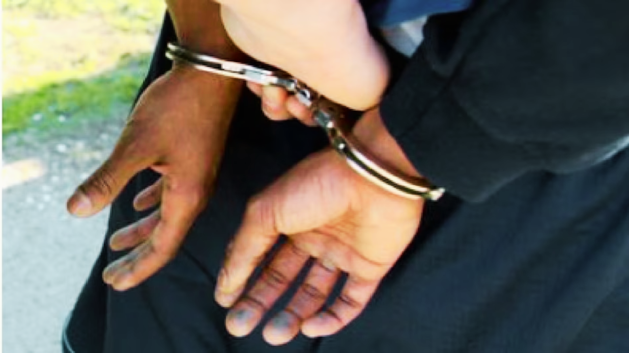 झारखंड पुलिस का फर्जी दरोगा बनकर युवती से किया था दुष्कर्म, गया से दबोचा गया आरोपी झारखंड पुलिस का फर्जी दरोगा बनकर युवती से किया था दुष्कर्म, गया से दबोचा गया आरोपी