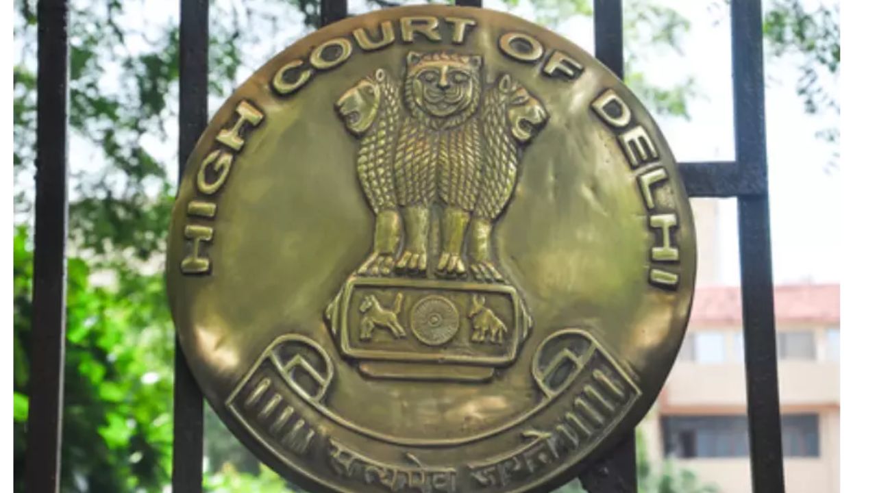 Delhi: रेस कोर्स मस्जिद फिलहाल नहीं टूटेगी, लेकिन नमाज पढ़ने की अनुमति पर हाई कोर्ट से राहत नहीं Delhi: रेस कोर्स मस्जिद फिलहाल नहीं टूटेगी, लेकिन नमाज पढ़ने की अनुमति पर हाई कोर्ट से राहत नहीं
