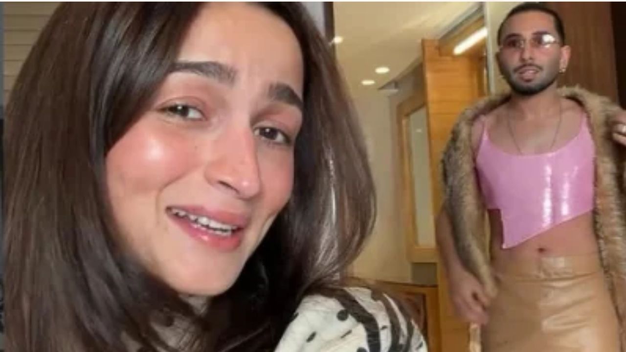 करीना कपूर के आइकॉनिक अवतार 'पू' के लुक में दिखें ओरी, आलिया भट्ट की नहीं रुकी हंसी करीना कपूर के आइकॉनिक अवतार 'पू' के लुक में दिखें ओरी, आलिया भट्ट की नहीं रुकी हंसी