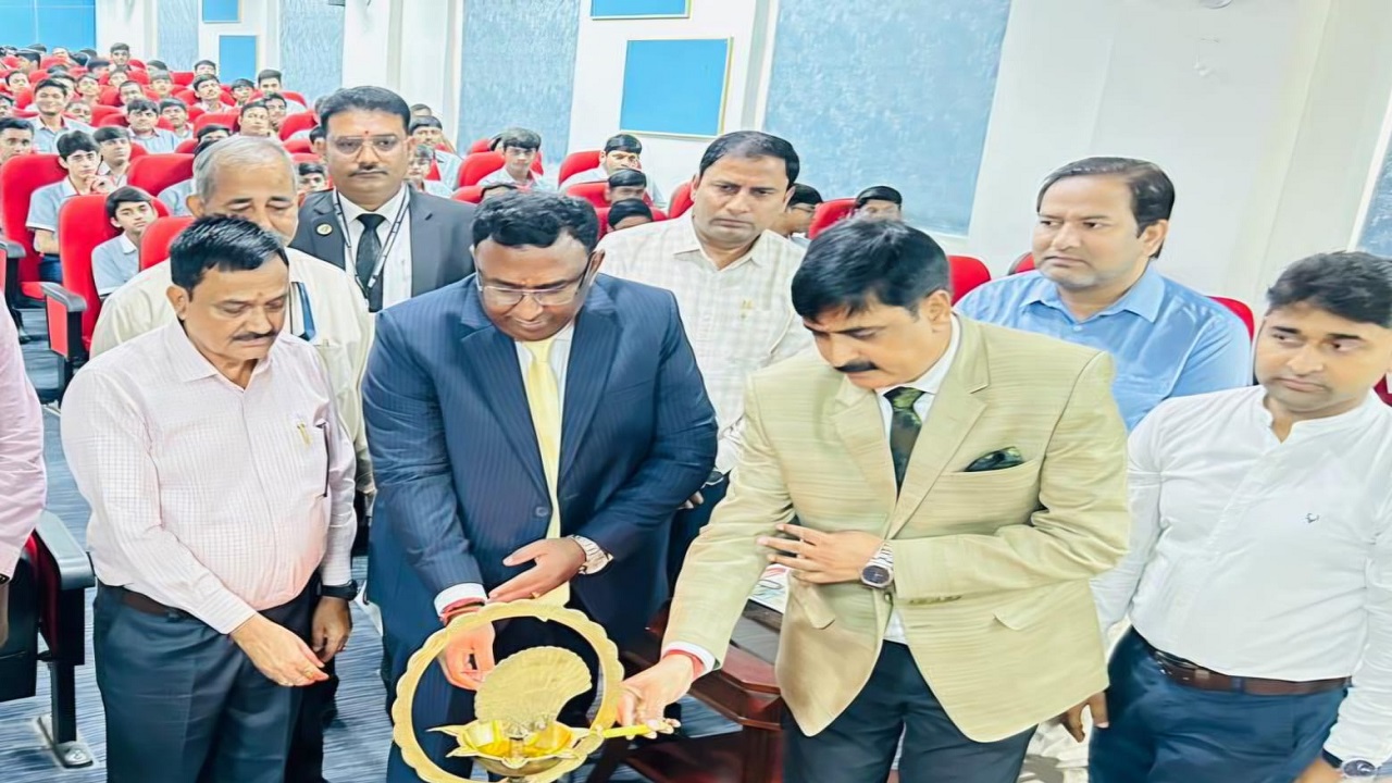 'चुप न रहें, आवाज उठाएं', मोतिहारी में सुरक्षित बचपन अभियान के तहत बच्चों को दी गई पॉक्सो एक्ट की जानकारी 'चुप न रहें, आवाज उठाएं', मोतिहारी में सुरक्षित बचपन अभियान के तहत बच्चों को दी गई पॉक्सो एक्ट की जानकारी