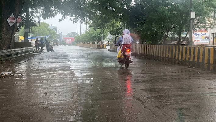 MP में अगले 4 दिन चक्रवात अर्नब का असर: ग्वालियर-जबलपुर समेत 33 जिलों में आंधी-बारिश का अलर्ट, 2 डिग्री गिर गया दिन का तापमान