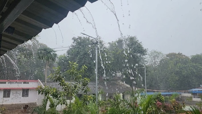 चक्रवात 'अर्नब' का असर कमजोर, नहीं थमा बारिश का दौर: रायपुर में 24 घंटे में 4CM पानी बरसा, आज भी कई जिलों में मौसम खराब रहने की चेतावनी