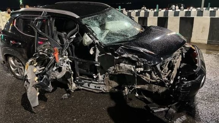 पटना मरीन ड्राइव पर बड़ा सड़क हादसा, कार का टायर फटने से भोजपुरी गायक सौरभ सिंह गंभीर रूप से घायल