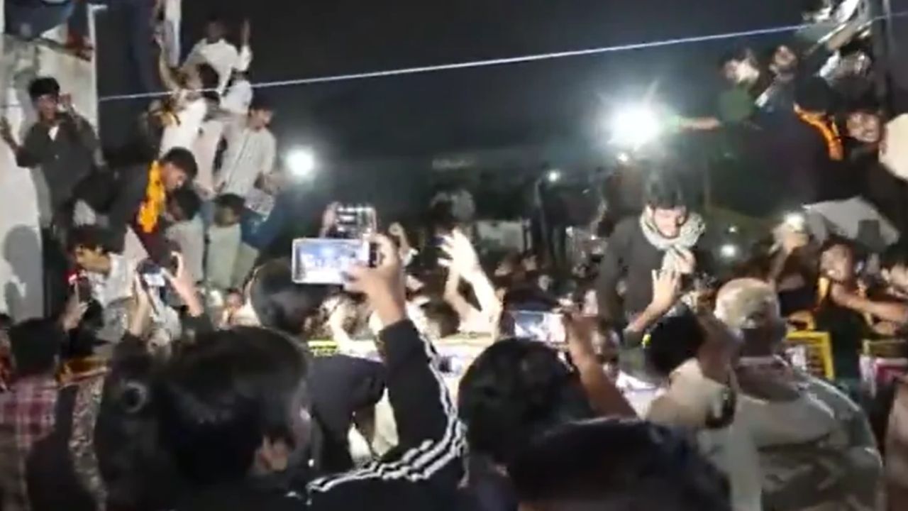 'सच्चाई की जीत हुई', जामिया में 18 दिन की भूख हड़ताल के बाद क्या बोले छात्र? 'सच्चाई की जीत हुई', जामिया में 18 दिन की भूख हड़ताल के बाद क्या बोले छात्र?