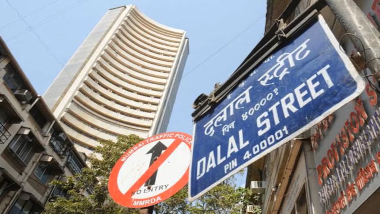 अमेरिका में भूचाल, भारत में लगातार दूसरे दिन चढ़कर बंद हुआ बाजार , सेंसेक्स में 308 अंक का बूम अमेरिका में भूचाल, भारत में लगातार दूसरे दिन चढ़कर बंद हुआ बाजार , सेंसेक्स में 308 अंक का बूम