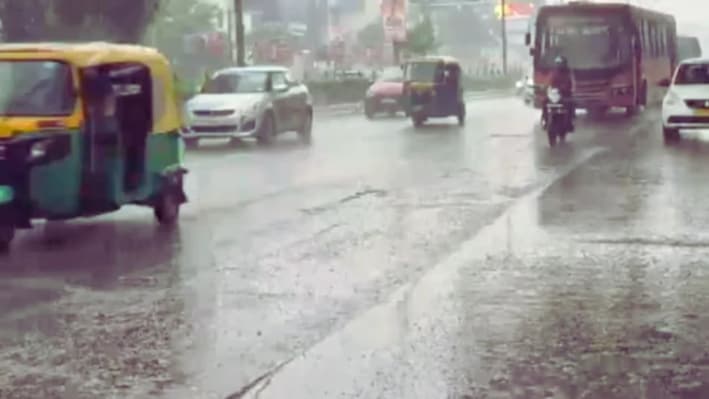राजस्थान में बारिश से गिरा पारा: 10 जिलों में येलो अलर्ट, 40 KM की रफ्तार से चलेंगी हवाएं