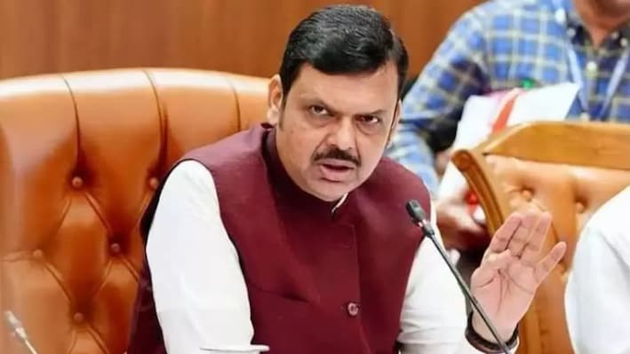 एक मंच पर फडणवीस, उद्धव और राज ठाकरे, चढा सियासी पारा; अब महाराष्ट्र सीएम ने बताई वजह