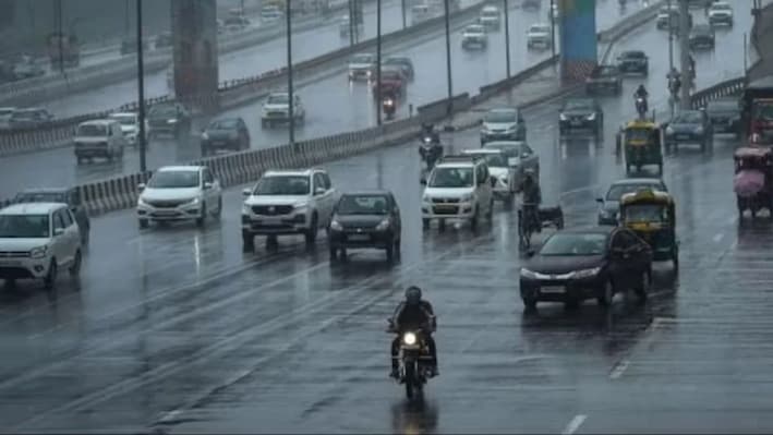 दिल्ली-NCR में मौसम का बड़ा उलटफेर, दिन में बादल और रात में ठिठुरन, अब कैसा रहेगा मौसम