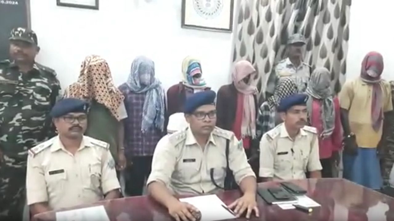 जमीन के लिए मां-बेटी का कत्ल, बेटे समेत 13 लोगों ने रची खौफनाक साजिश, 7 गिरफ्तार जमीन के लिए मां-बेटी का कत्ल, बेटे समेत 13 लोगों ने रची खौफनाक साजिश, 7 गिरफ्तार
