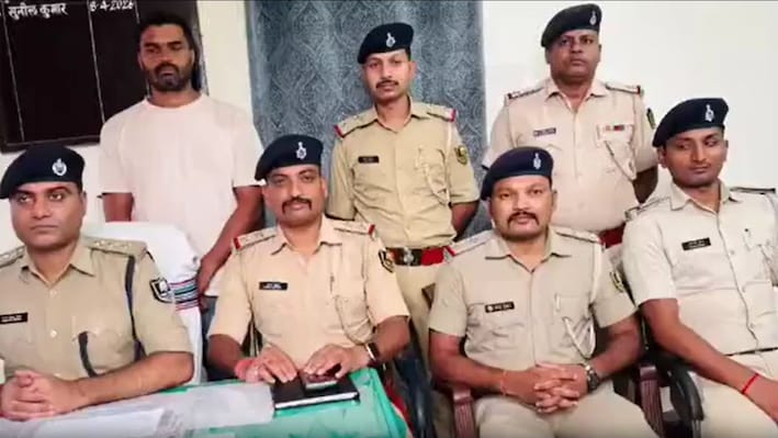 मोतिहारी में जाली नोट के कारोबार का खुलासा, लगभग 20 लाख रुपये के साथ एक गिरफ्तार, मोबाइल में मिले संदिग्ध चैट