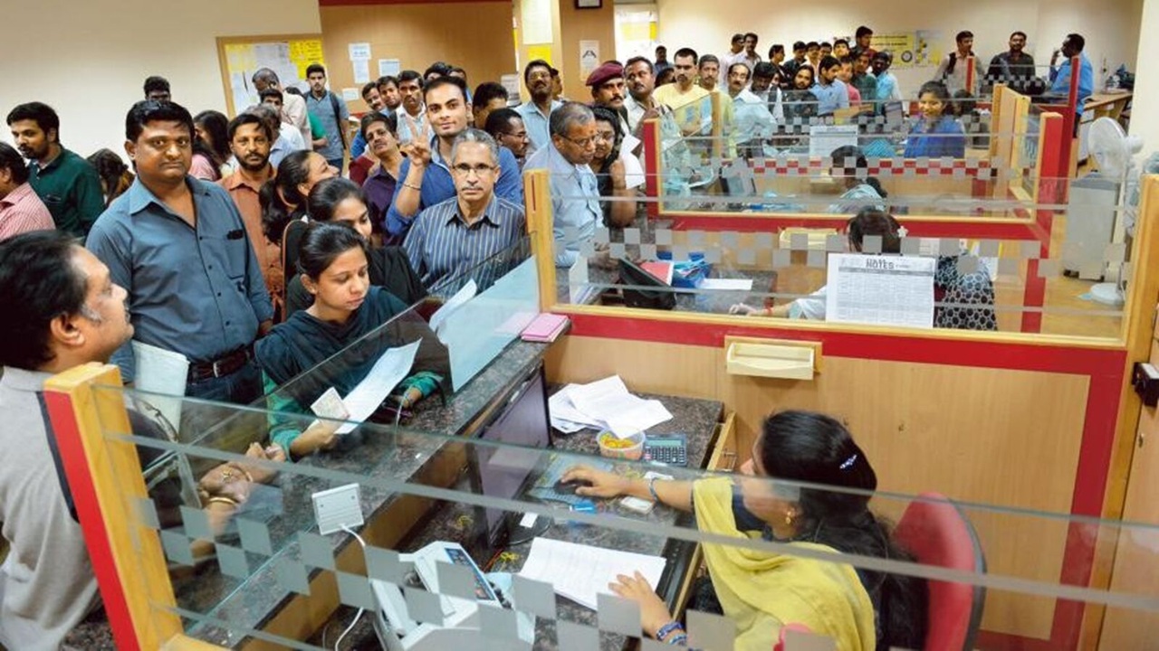 31 अक्टूबर को महीने का 5वां शनिवार, बैंक खुले हैं या बंद, क्या कहता है RBI का नियम ? 31 अक्टूबर को महीने का 5वां शनिवार, बैंक खुले हैं या बंद, क्या कहता है RBI का नियम ?