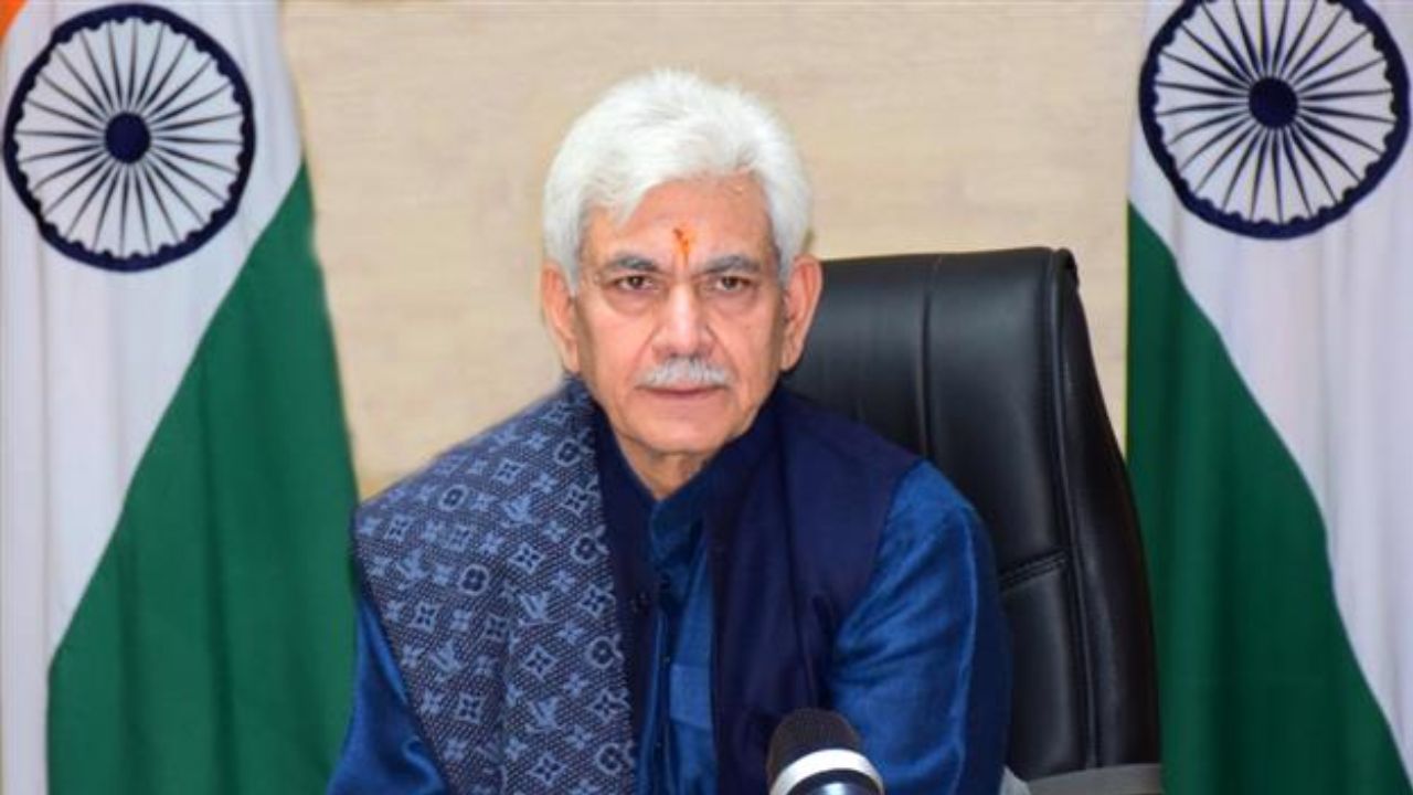 आर-पार की जंग: घुसपैठ के रास्ते सील, मददगारों पर शिकंजा! जम्मू-कश्मीर में आतंकवाद के खिलाफ LG मनोज सिन्हा का बड़ा फरमान आर-पार की जंग: घुसपैठ के रास्ते सील, मददगारों पर शिकंजा! जम्मू-कश्मीर में आतंकवाद के खिलाफ LG मनोज सिन्हा का बड़ा फरमान