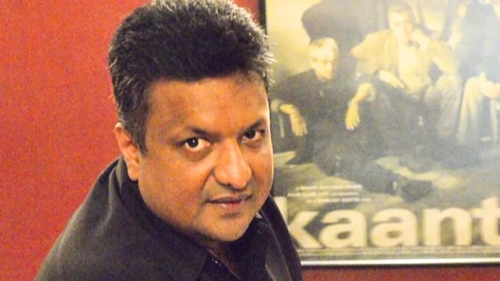 बॉलीवुड गलियारों में पसरा मातम: नहीं रहे ‘कांटे’ और ‘शूटआउट’ जैसी हिट फिल्में बनाने वाले डायरेक्टर, बाथरूम में गिरने से हुआ हादसा