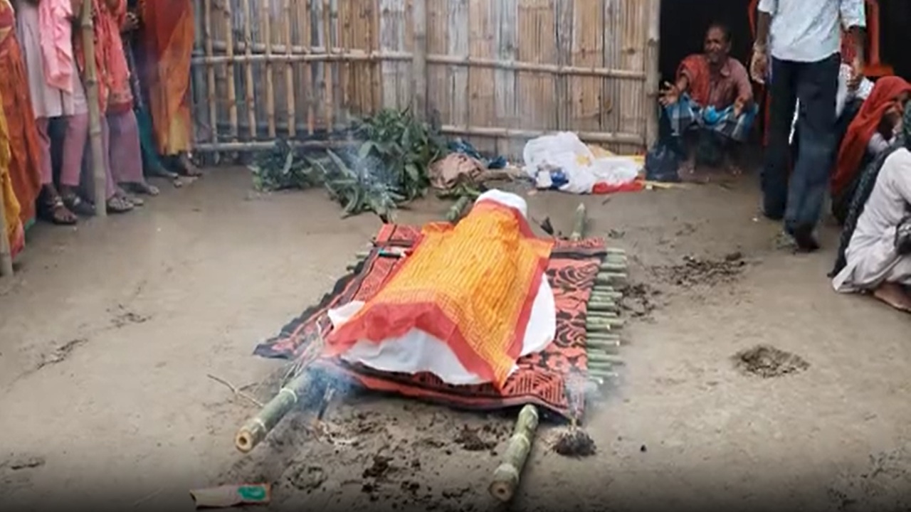 सहरसा के युवक की कर्नाटक में बेरहमी से हत्या, 11 दिन बाद शव गांव पहुंचा तो घरवालों की चीत्कार से माहौल गमगीन सहरसा के युवक की कर्नाटक में बेरहमी से हत्या, 11 दिन बाद शव गांव पहुंचा तो घरवालों की चीत्कार से माहौल गमगीन