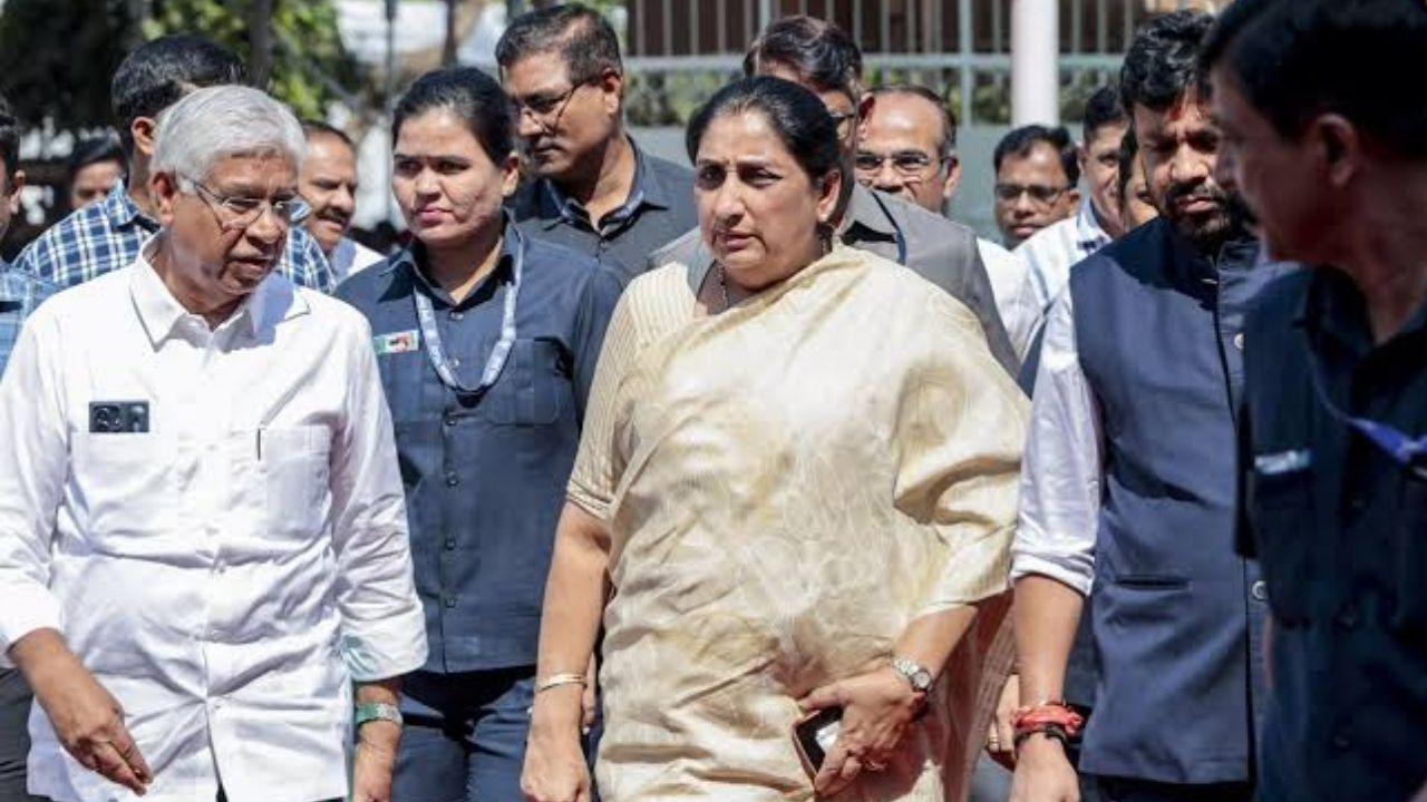 'हार-जीत चलती रहती है'....MLC चुनाव में हार के बाद क्या बोलीं सुनेत्रा पवार? NCP में अंदरूनी कलह पर दिया बड़ा बयान 'हार-जीत चलती रहती है'....MLC चुनाव में हार के बाद क्या बोलीं सुनेत्रा पवार? NCP में अंदरूनी कलह पर दिया बड़ा बयान