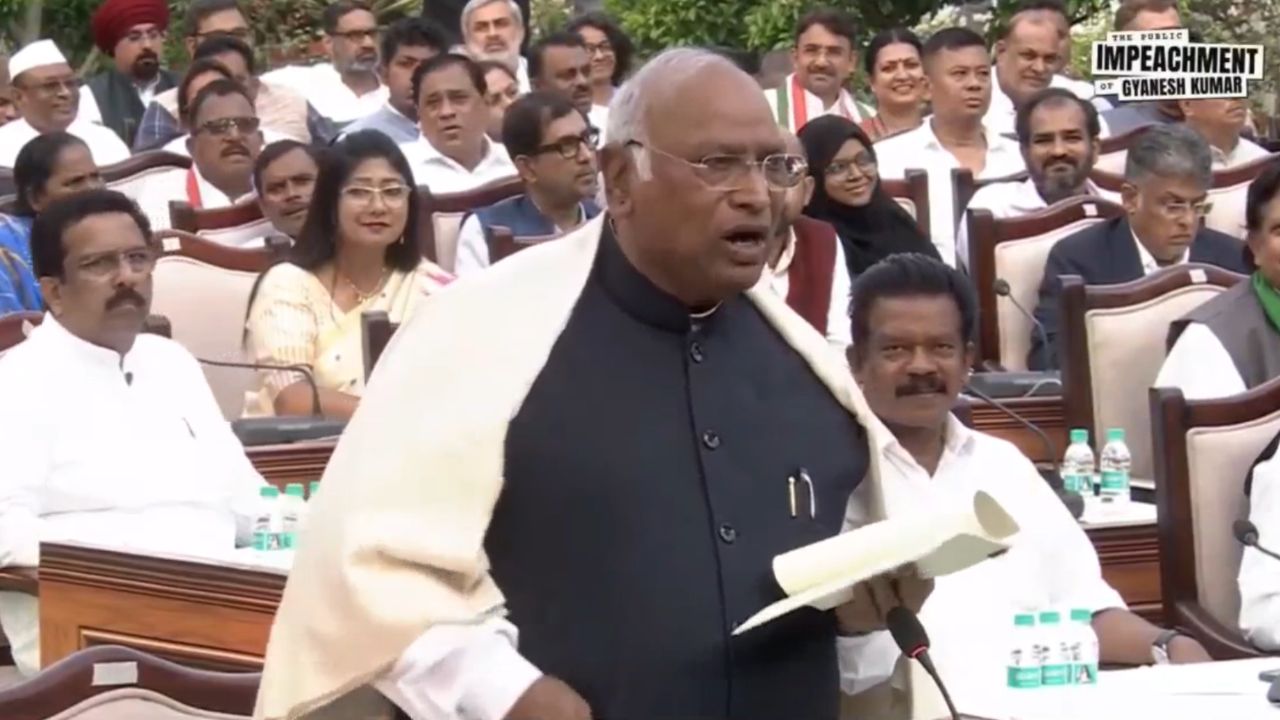 Mock Parliament LIVE: CEC को हटाकर SIR पर रोक लगे; घुसपैठियों के साथ नहीं, सही वोटर के हक में खड़े हैं- खरगे Mock Parliament LIVE: CEC को हटाकर SIR पर रोक लगे; घुसपैठियों के साथ नहीं, सही वोटर के हक में खड़े हैं- खरगे