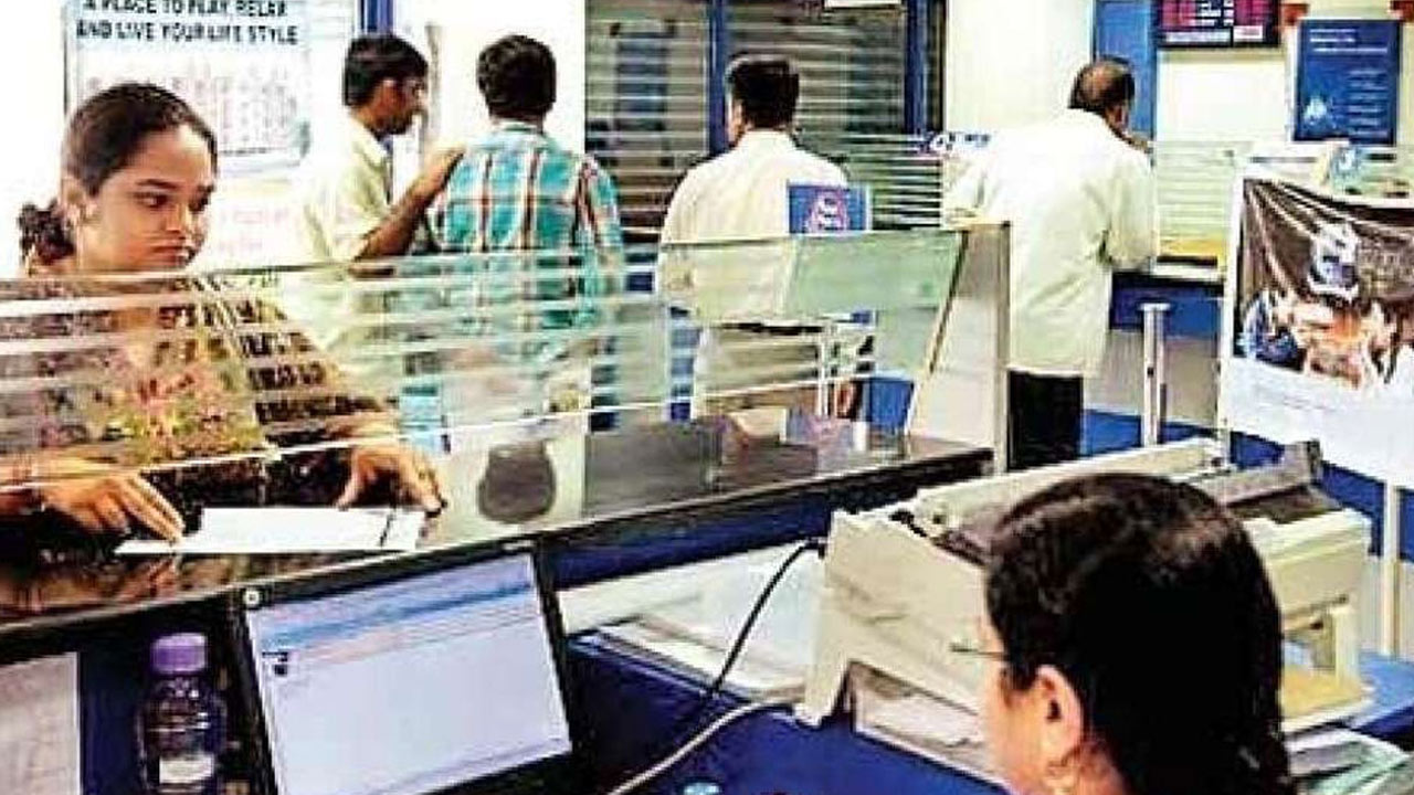 SBI के बाद अब इस बैंक का डेटा लीक होने की खबर, हैकर्स ने मजबूत सिस्टम में कैसे लगाई सेंध? SBI के बाद अब इस बैंक का डेटा लीक होने की खबर, हैकर्स ने मजबूत सिस्टम में कैसे लगाई सेंध?