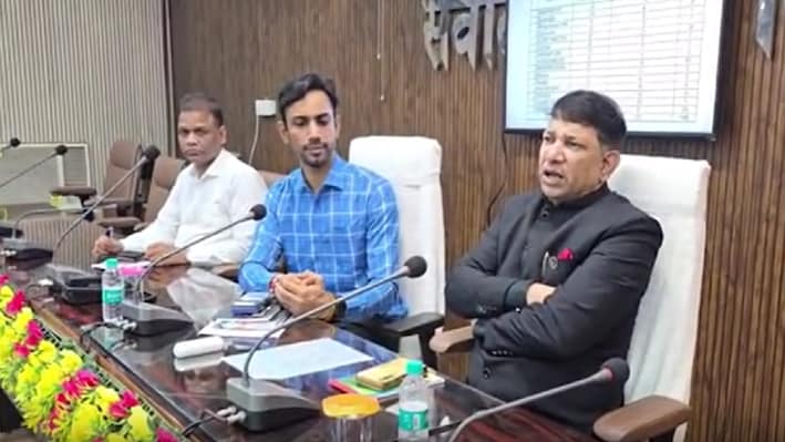 स्कूलों में AI तकनीक से होगी पढ़ाई, शिक्षकों की नियमित उपस्थिति और अनुशासन पर रहेगा जोर, केके पाठक की राह पर सीके अनिल