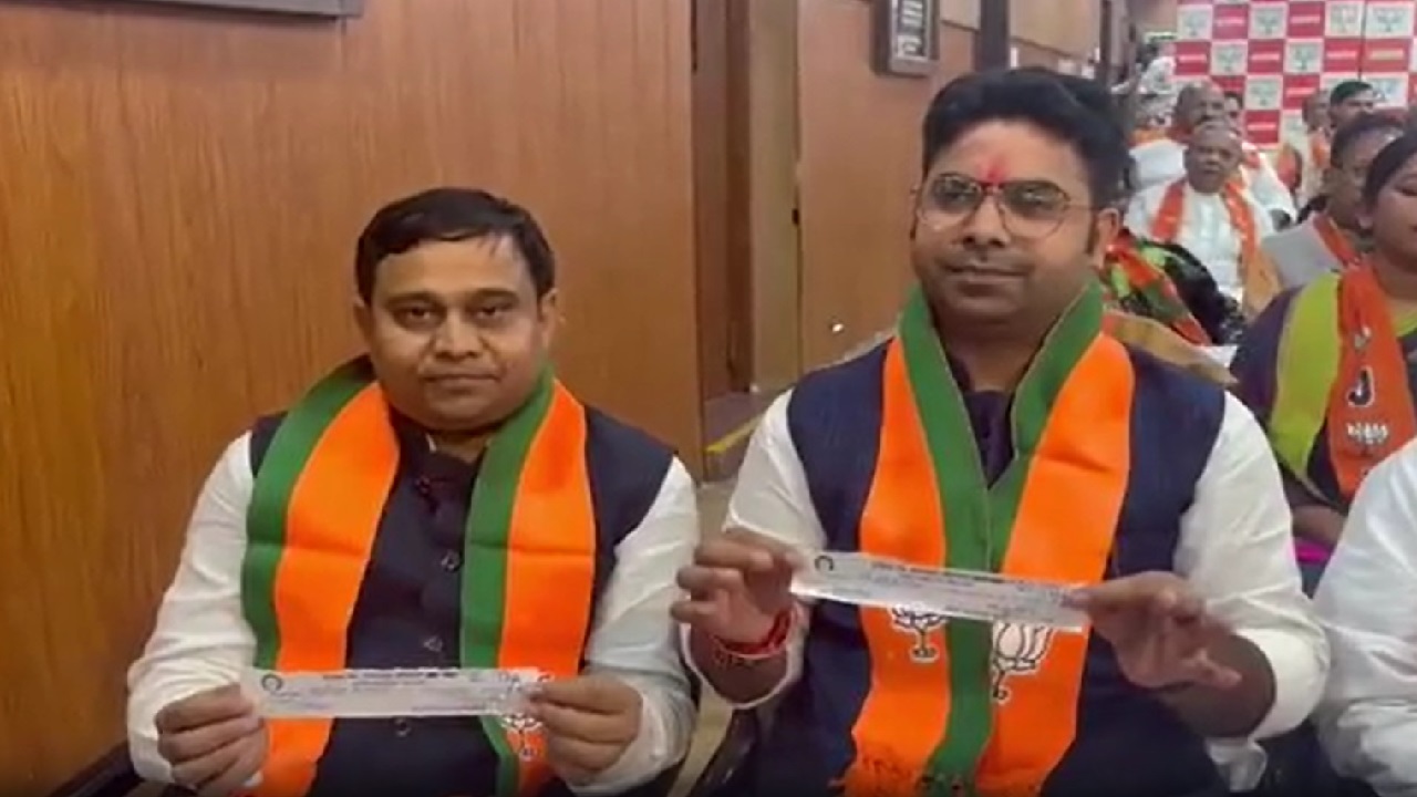 सारण और तिरहुत से जीते निर्दलीय एमएलसी राहुल राज और बृजवासी बंशीधर बीजेपी में शामिल सारण और तिरहुत से जीते निर्दलीय एमएलसी राहुल राज और बृजवासी बंशीधर बीजेपी में शामिल