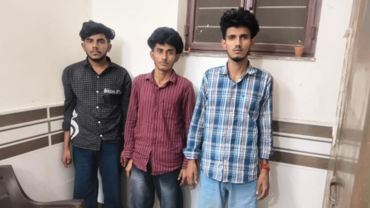 जयपुर में iPhone के लिए युवक का अपहरण: मारपीट के बाद ओमप्रकाश की मौत, 3 और आरोपी गिरफ्तार जयपुर में iPhone के लिए युवक का अपहरण: मारपीट के बाद ओमप्रकाश की मौत, 3 और आरोपी गिरफ्तार
