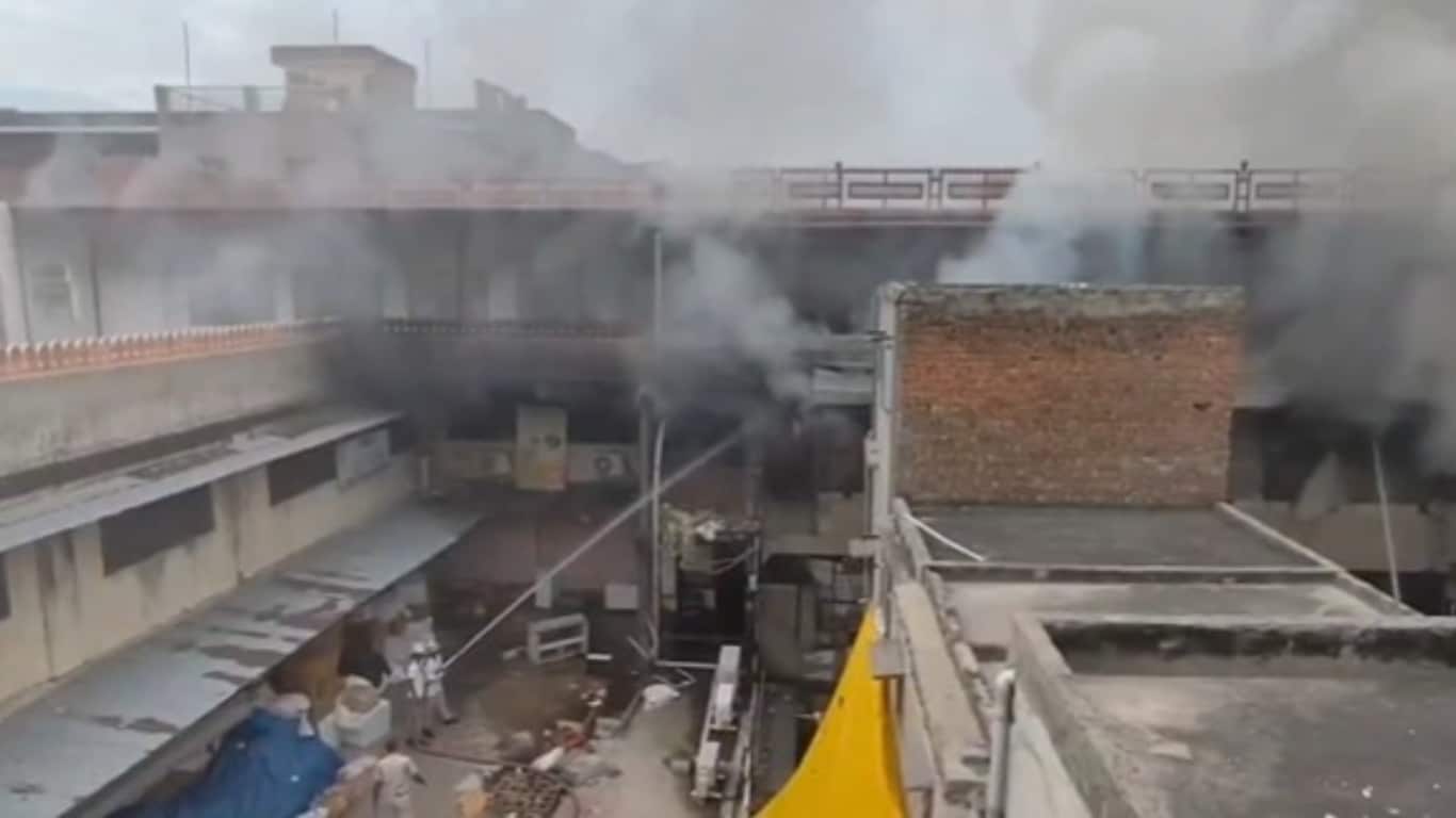 Jaipur Purohit Ji Ka Katla Fire