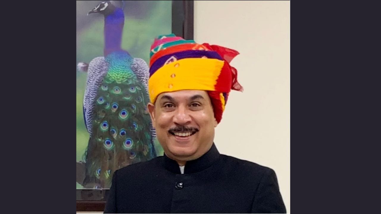 IAS अधिकारी शिखर अग्रवाल