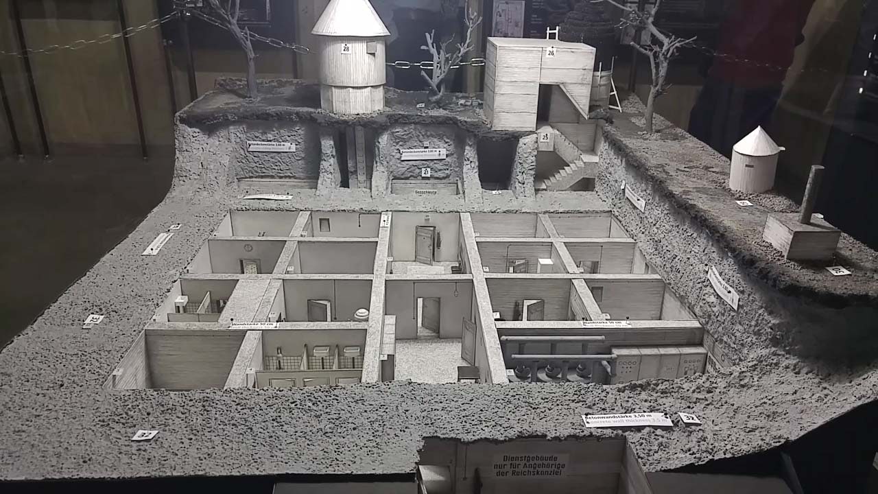 अंदर से कुछ ऐसा बना हुआ था हिटलर का बंकर