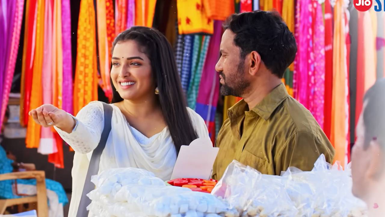 Amrapali Dubey Nirahua Romantic Song