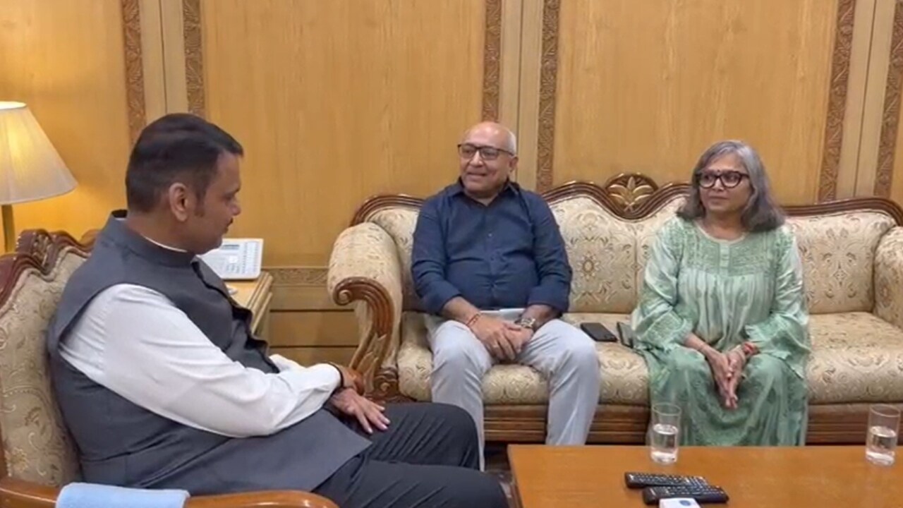 पायलट स्मित मच्छार के रिश्तेदारों से मिले मुख्यमंत्री देवेंद्र फडणवीस